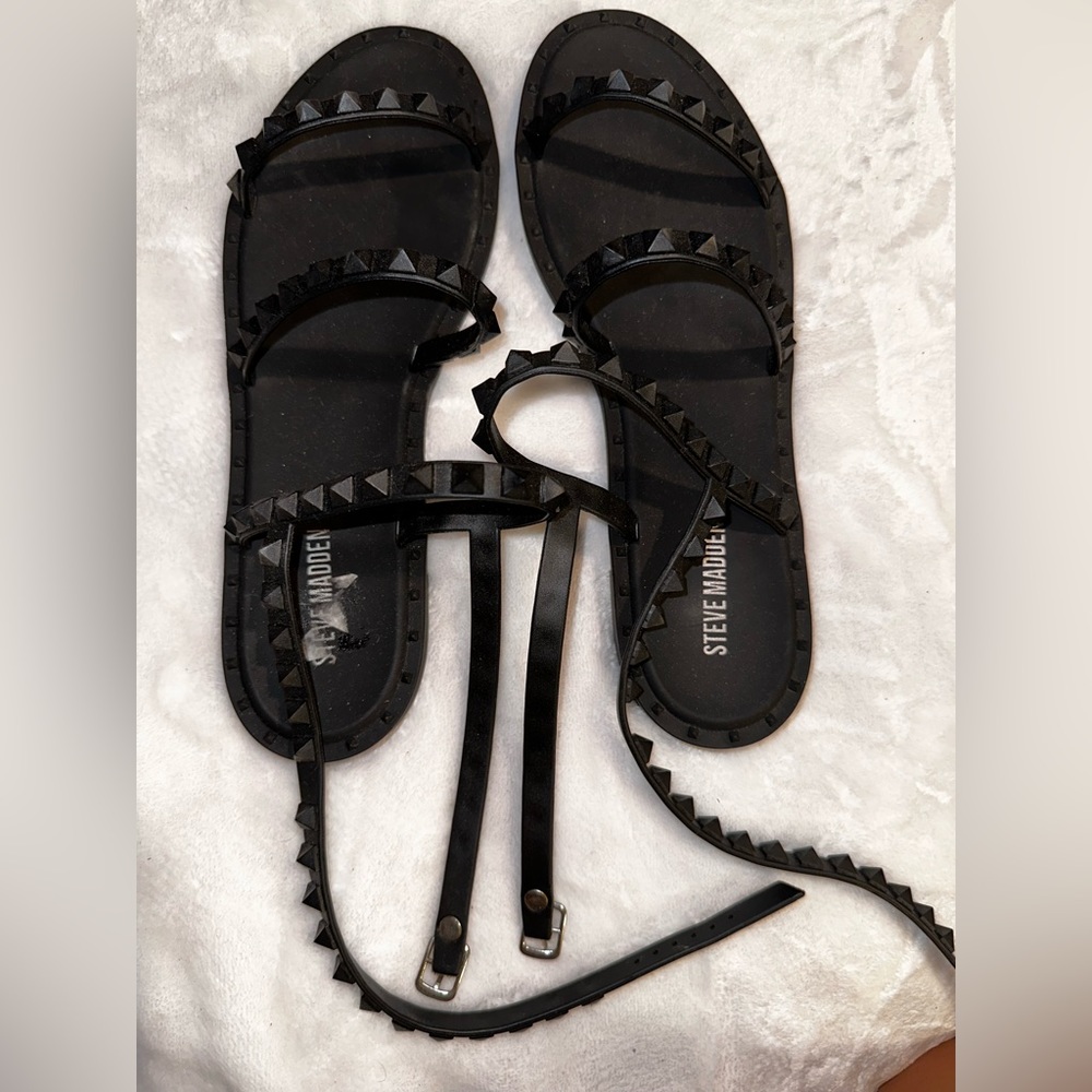 Brand NEW 🖤 “Steve Madden” sandals in Matte Black🖤.